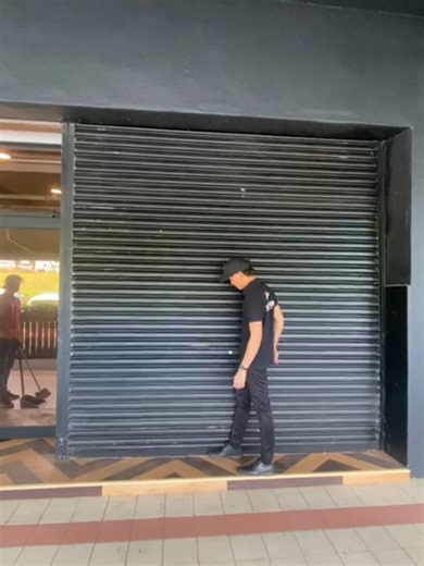 Repair Work done Roller Shutter Stuck Urgent repair and service Roller Shutter work #nilai #contractor #卷门 #urgentwork #stuck #puncakalam #everyone #repair #shoppingmalldesign #motor #door #install #factory #shop