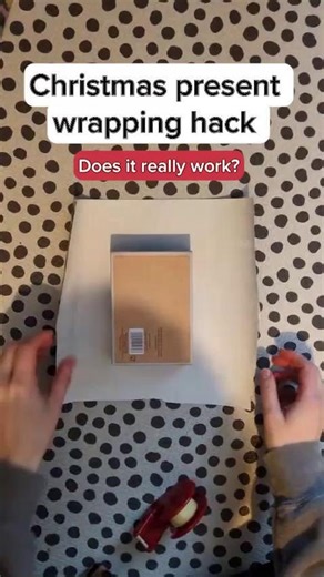 The much needed hack for when you're out of wrapping paper and all you have left is scraps to get the rest of the job done 🎁👍 #manchestereveningnews #christmas #hack | Manchester Evening News