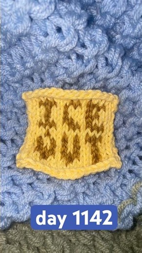 day 1142: I’M BALLING 🧶 #Update #DIY #yarn