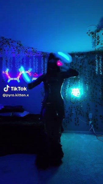 from my livestream today, I impressed myself tbh #livehighlights #tiktoklive #livestream #rave #poi