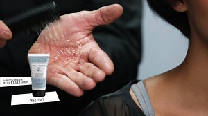 Lucentezza e definizione anche in palestra? Genny D'Auria crea un effetto bagnato a prova di workout utilizzando Wet Gel sui capelli asciutti! Scopri la gamma gel: https://goo.gl/wFSPqK #alfaparfmilano #stylestories #gymtime #wetgel #strongwoman | Alfaparf Milano Professional