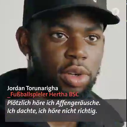 Sie galten einst als "Exoten": schwarze Fußballspieler*innen im Nationalteam. Die Doku "Schwarze Adler" zeigt, welche Hindernisse sie auf ihrem Weg nach ganz oben überwinden mussten und welchen Anfeindungen sie ausgesetzt waren und sind. | ttt - titel thesen temperamente