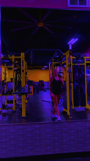haven't danced in awhile so here ya go. 2 videos today 🤣 #girlswholift #musclemommy #gymmotivation #gyminspiration #strongwomen
