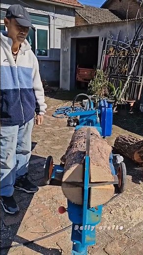 تقطيع الخشب باستخدام آلة تقطيع الخشب الأوتوماتيكية