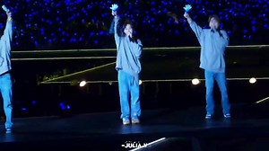 5K views · 1K reactions | i just love how this fancam shows elfs dancing to bambina in the background, look at that synchronization with suju✨ ©YuzeJulia -heekyunics | Leeteuk is the BEST Leader of the BEST Group~ Super Junior | Facebook