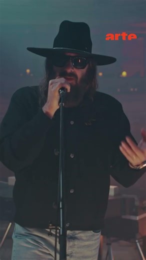 Sébastien Tellier offers a poetic journey into the heart of the Théâtre de Mirecourt – ARTE Concert