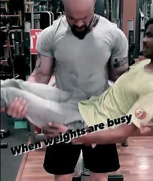 Bog Bodybuilder Lifts People with One Hand