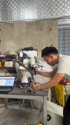Robot hàn thông minh chép thao tác máy đang có sẵn tại cty weldhome hoài đức hà nội tư vấn 0984338333 | Hậu Máy Hàn