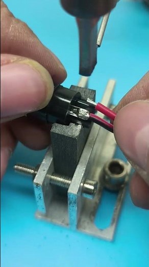 GX12 plug GX16 aviation plug welding wire #solderingmachine #plug #welding #wire #skills
