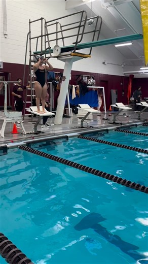 BIGGEST BIRTHDAY SWIM EVER. 🎉 It was an unforgettable team effort celebrating Maddie Hopkins after our win yesterday! Happy Birthday Maddie! 🎊🌊 #M1NDSET #GaelNation #MAAC | Iona Swimming and Diving