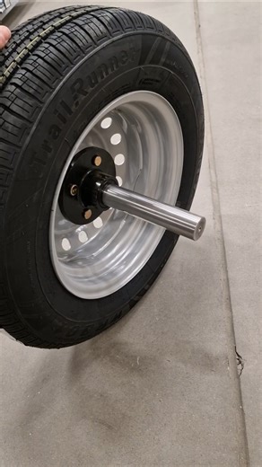 Korjaa peräkärrystä laakerivika uudella kärrynnavalla, tai rakenna uusi peräkärry, kärrynapalla jne