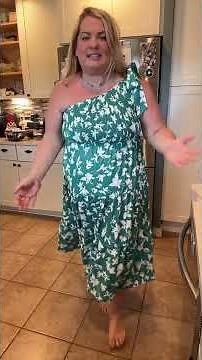 This plus size one-shoulder black midi dress is serving effortless confidence ✨ The A-line cut