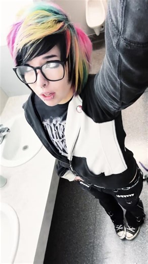 KUMA SUTRAAAAA #brokencyde #bc13 #scenekid 💥💥💥💥💥💥💥#emoboy #emohair