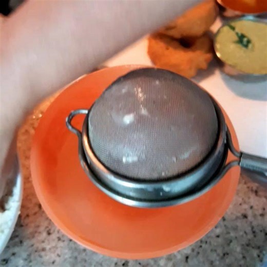 47M views · 345K reactions | An easy method of making Crispy Medu Vada. For recipe, click here https://www.facebook.com/HomemadeCulinary/photos/a.111143402347393/215097248618674/?type=3&theater or please check on our Breakfast album | Homemade Culinary | Facebook