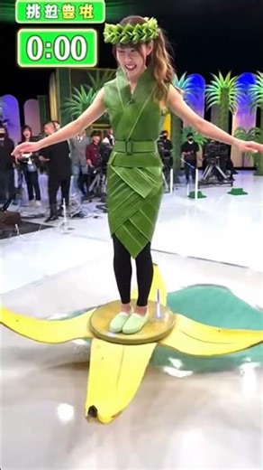 日本人女性アイドルがバナナの皮チャレンジに挑戦！結果はまさかの展開