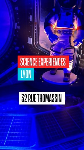 🔬 Quand la science devient une vraie expérience magique ! À Lyon, Science_experiences nous embarque dans un univers fascinant, entre illusions, découvertes et émotions. 🧬⚡ Petits et grands s’y laissent surprendre, s’amusent, apprennent, et repartent les yeux remplis d’étoiles. 🌌 ⚡ Une sortie originale et captivante, parfaite pour éveiller sa curiosité et ses sens ! 📍 À deux pas de la rue de la République, au 32 rue Thomassin, un lieu à découvrir absolument ! 💻 Réservez dès maintenant votre 