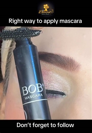 Perfect Mascara Application: No Clumps, Just Lashes