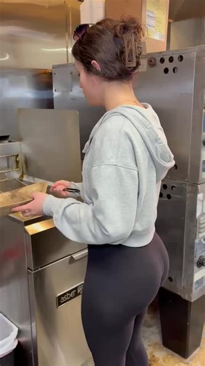 Pizza girl with an Italian beef and side of fries 🍟. She can run the whole operation. Thin is in only at Ian and Kye’s Pizza #pizza #girl #fyp #work #foryoupage