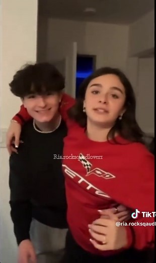 Gia and Ryder's Romantic Kissing Moments in Concert