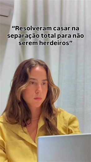 Mariana Câmara | Advogada on Instagram: "Spoiler: A separação total não afasta a condição de herdeiro. Muita gente acredita que, ao casar no regime da separação total de bens, o cônjuge deixa automaticamente de ser herdeiro. Isso não acontece. 👉 O regime de bens só produz efeitos em caso de divórcio. 👉 Em caso de falecimento, o cônjuge continua sendo herdeiro necessário, mesmo na separação total. Essa é uma preocupação muito comum em segundos casamentos, quando a intenção é proteger o patrimô