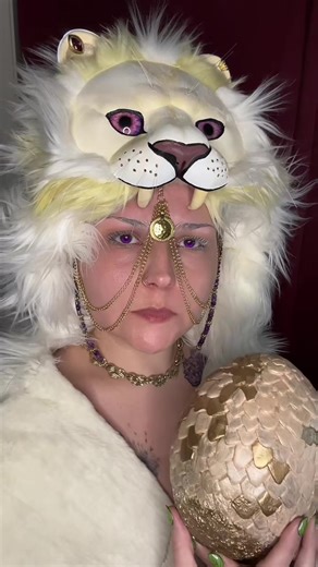 THE dragon dreamer. You know I’ve stockpiled sounds I’m going to use with this cosplay 😂 #asoiaf #asongoficeandfire #gameofthrones #daeneryscosplay #daenerystargaryen