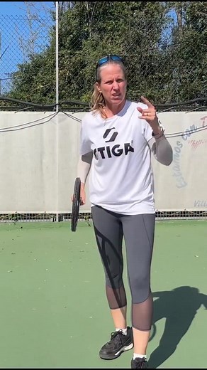 When someone is attacking you, use a quick dipper to the feet! #tennistopspin #topspinforehand #topspinbackhand #tennisgear #tennisdrills #tenniscoaching #meikebabel #stiga | Meike Babel