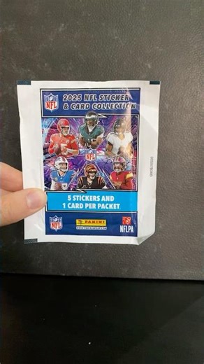 Pack of the week #20 - Panini NFL 2025 Sticker Collection! 🏈