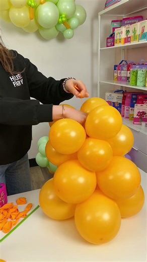 Cute balloon carrots made easy #balloontutorial #balloon #party #balloongarland #ballooncarrot