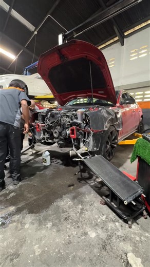 Devon X Scott on Instagram: "Doing d mosttttt important preventative maintenance on my Audi to make sure he running for a longgg time reliably 💪🏾💪🏾💪🏾 Big up my dawgs @shiftperformancett alwaysssss"