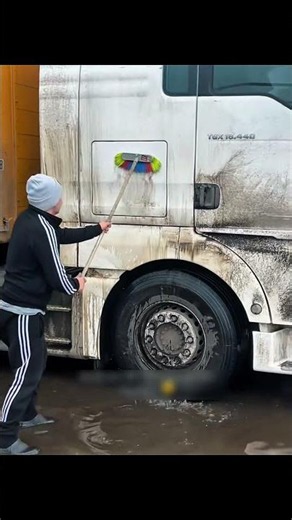 ​Worst Detail EVER! 📉🧼 unknownartist #truckdriver #lkw #camion #bigrig #hgv #lorry #job