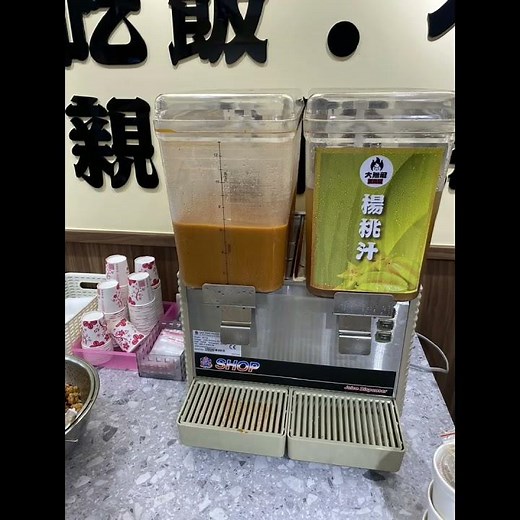 【大無敵烤肉飯】還我的雞排來，今日松柏街的大無敵烤肉飯開幕，去買三個便當，居然雞排飯沒雞排只有菜飯，真的剛開幕的店別去交關，烤肉飯很好吃，會想再買，雞湯也好喝就是少了「雞排」很可惜～要加油～別再漏東西