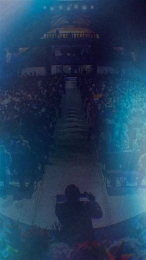 ¿Cómo opera el poder de la bendición? “La salvación es del Señor; tu bendición sea sobre tu pueblo.” Salmos 3:8 Siempre que Dios llama a una persona, la bendice; y cuando Él bendice, todo comienza a cambiar. ✨✨ La bendición de Dios tiene el poder de transformar lo imposible en posible, de abrir caminos donde no había salida y de mostrarnos oportunidades que otros no pueden ver. 🔥 Su bendición rompe toda maldición y renueva nuestro corazón para caminar en Su voluntad, renueva nuestra mente, tien