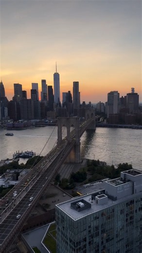 🗽 The Most Breathtaking View of Manhattan & Brooklyn Bridge! 🌉✨ | NYC