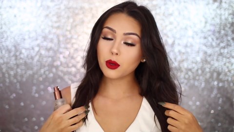 Voluminous Bombshell Curls – Holiday Hairstyle