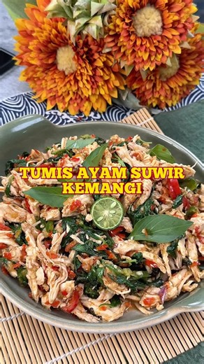 Firhan on Instagram: "[SAVE AJA DULU] TUMIS AYAM SUWIR KEMANGI🐔 ⚠️WOK PAN? LINK DI KIRI BAWAH VIDEO⚠️ Makanan yang simpel tinggi protein dan bikin nagih banget Menu ini sering banget gua bikin kalo lagi males masak yang repot repot karena udah pedes ga perlu nyambel lagi😂 🔽RESEP🔽 AYAM SUWIR TERASI KEMANGI BAHAN: 500 gr dada ayam, rebus kasih garam jahe 1 ikat kemangi BUMBU CHOPPER: 17 butir cabe merah keriting 6 butir rawit 8 butir bawang putih 12 butir bawan merah 1 sdm terasi BAHAN LAIN: 1