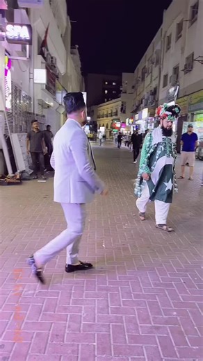 Exploring Traditional Pakistani Attire in Urban Dubai