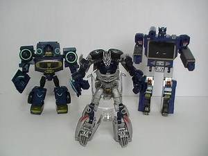 "Soundwave (deluxe class)" ~ a Transformers Dark of the Moon toy review