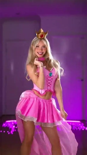 Replying to @Orann✌️✌️✌️ you don’t say.. #princesspeach #cosplaytransition #emxllouise #shorts