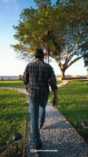 The Sunset Hut Hostel 📍 | Un Hondureño X El Mundo