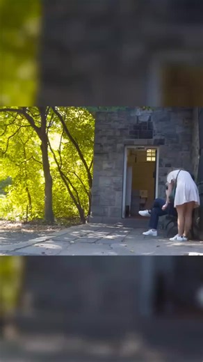 wait for last reaction funny#laugh #fartnoise #america #newyorkcity #newyork #jokes #farts #viralusa #fyp #laughing #usa #pranks #unitedstates #funny