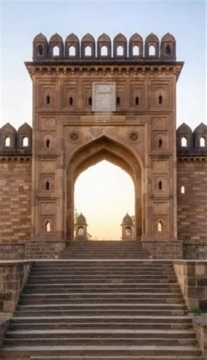 Chanderi Fort : an 11th-century marvel stands proudly on a hill