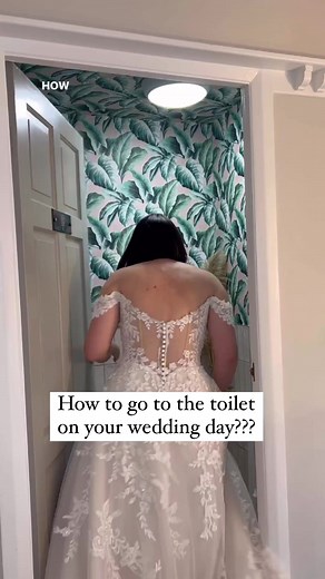 How to go to Toilet in Your Wedding Dress 🚽 🎥 @shannonmartin_dotty #weddingdaytips #PeachyWeddings #PeachyBride #howtogotothetoiletinaweddingdress #bridaltips #bridehowto | Peachy Weddings