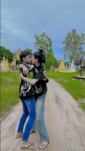 Wow Amazing Boy with Girl Hug 😍 | So Sweet and Lovely Moment 💖 | Cute Couple Goals#Love #CoupleGoals