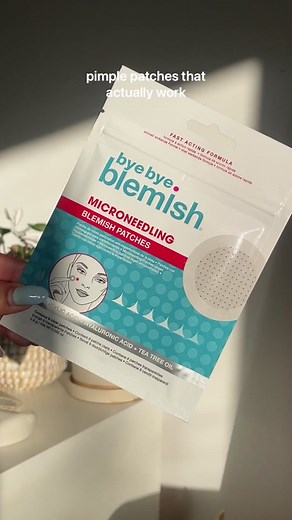Breakouts stand no chance with the #Byebyeblemish Microneedling Patches! 💪🙌 What's the secret? Let us spill the deets: 🎯Serum-dissolving Micro-Tips that go deep into your skin for targeted treatment. 🎯Packed with powerful ingredients - Salicylic Acid, Hyaluronic Acid, and Tea Tree Oil. 🎯9 clear patches per pack - An On-The-Go essential! 🎯Plus, they easily blend and camouflage with your skin tone. No one will even know! #pimplepatches #blemishtreatment