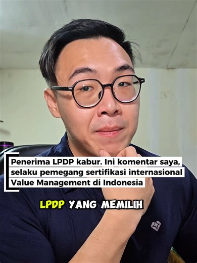 Ramai soal LPDP dan pilihan menetap di luar negeri setelah 2n 1 selesai. Saya tidak menghakimi—secara kontrak, selesai ya selesai. Tapi saya memilih jalan berbeda. Dengan 10 tahun pengalaman dan sertifikasi praktik value management tertinggi di Indonesia, saya juga pernah menganggur karena sistem belum matang dan ekosistem belum ideal. Saya bisa saja pergi, tapi saya percaya negara maju tidak lahir dari orang pintar yang pergi; negara maju lahir dari orang pintar yang memilih membangun, walau si