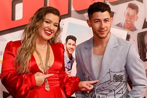 Kelly Clarkson Has Nick Jonas' Number Stored Under the Funniest Name