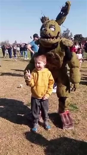 Compilado de Cosplay de Springtrap en Comic Con 2023