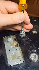 181K views · 835 reactions | Luthier tip. Difficult removal of guitar bridge studs before refinishing the top #luthier #guitarrepair #luthiery | Jessica.violins | Facebook