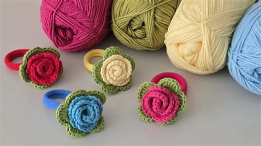 DIY crochet hair accessories: Beautiful rose hair tie