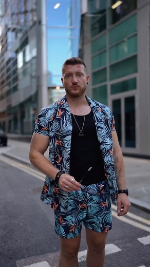 📸 Try these poses next time you go for a photo shoot! - Save 💾 this for later and share with your friends. - #gentswithstylepost #posesforpictures #fashionpose #modelposing #londonblogger #londonstreets #fashionfit #mensfashiontips #mensfashionposts | Fashion Fit Mens